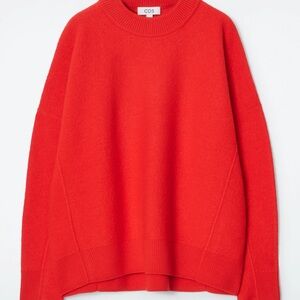 COS OVERSIZED BOILED MERINO WOOL SWEATER - Bright Red - S